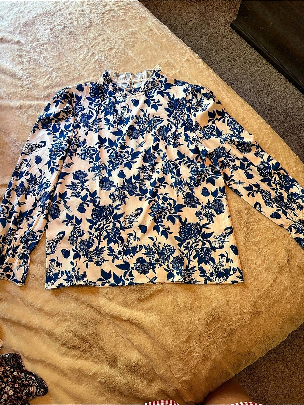 Floral Blouse in Blue & Cream Size Large